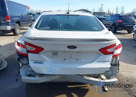 2015 Ford Fusion Energi Titanium z USA, uszkodzony, nr VIN 3FA6P0SU8FR242474